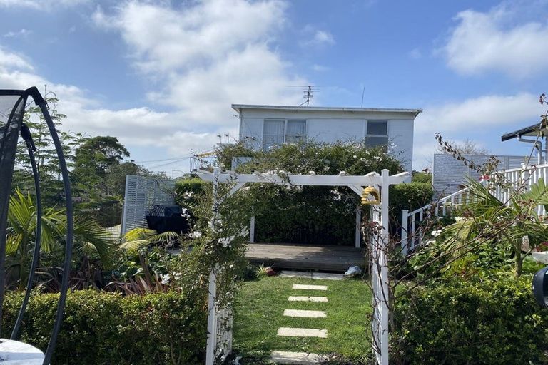 Photo of property in 27 Exminster Street, Blockhouse Bay, Auckland, 0600