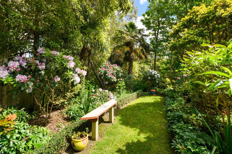 Photo of property in 11 La Lena Grove, Fitzherbert, Palmerston North, 4410