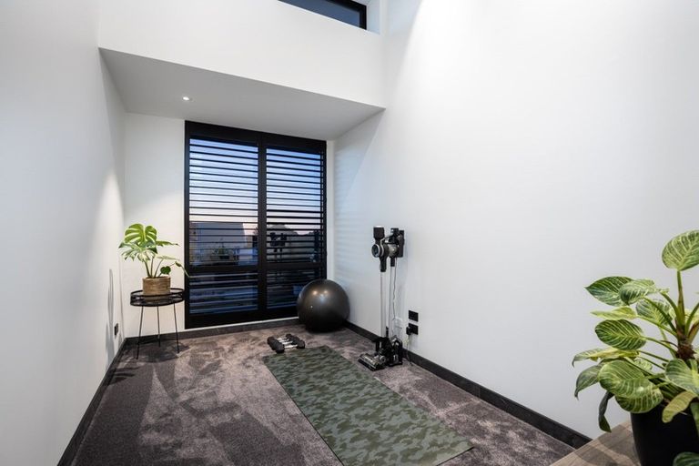 Photo of property in 281 Courtenay Street, Strandon, New Plymouth, 4312