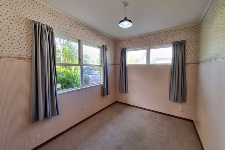 Photo of property in 62 Divich Avenue, Te Atatu South, Auckland, 0610