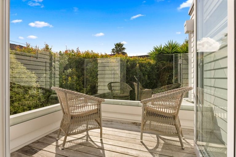 Photo of property in 15c Rodney Road, Northcote Point, Auckland, 0627