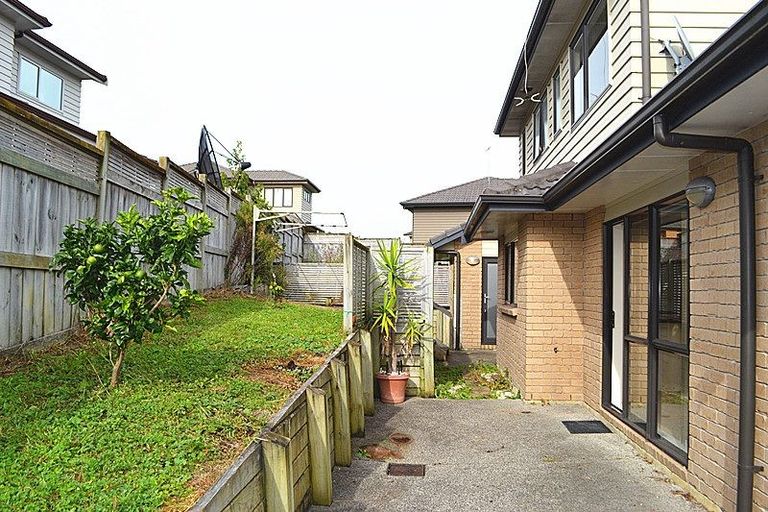 Photo of property in 27 Canyon Drive, Oteha, Auckland, 0632