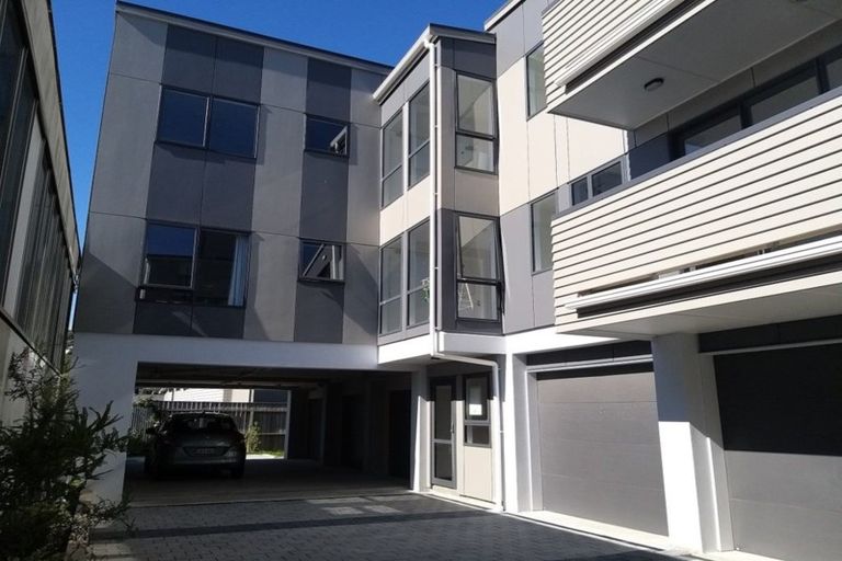 Photo of property in 3/232 Main Road, Tawa, Wellington, 5028