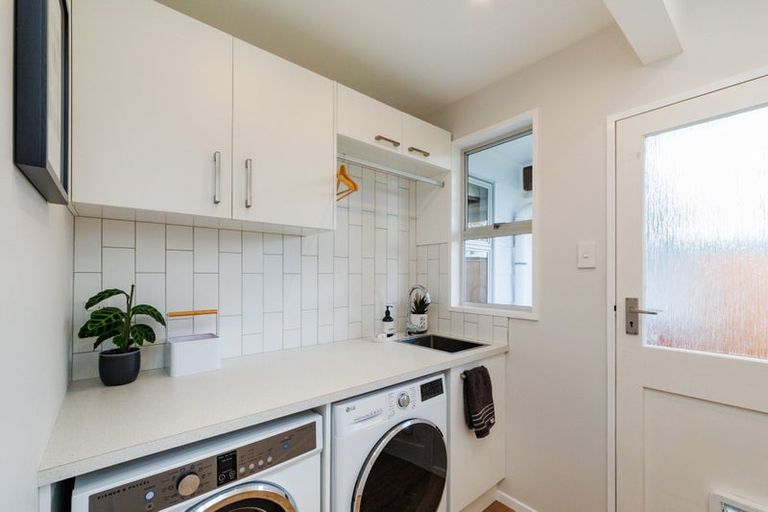 Photo of property in 15 Chilton Grove, Hokowhitu, Palmerston North, 4410