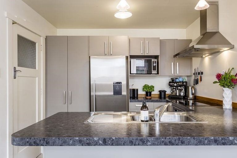 Photo of property in 2 Wycolla Avenue, Saint Clair, Dunedin, 9012