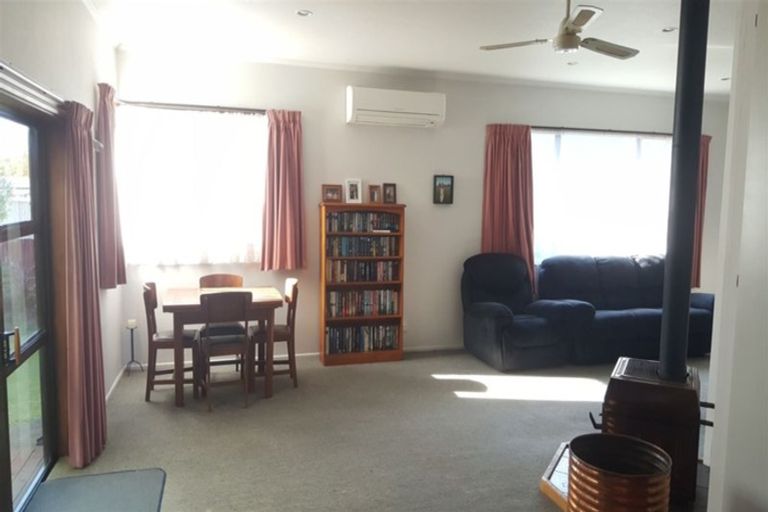 Photo of property in 90 Rhodes Street, Waimate, 7924