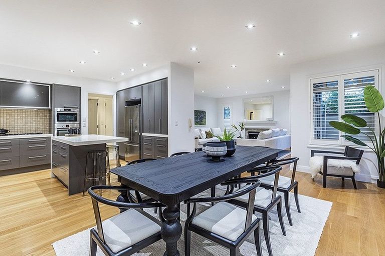 Photo of property in 270 Hurstmere Road, Takapuna, Auckland, 0622