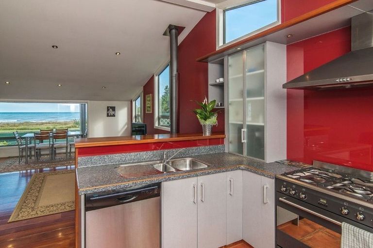 Photo of property in 110 Marine Parade, Otaki Beach, Otaki, 5512