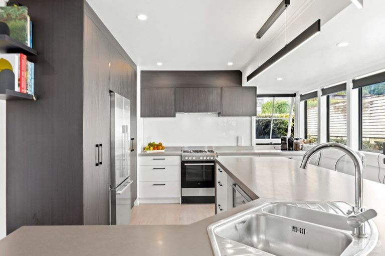 Photo of property in 10 Dowling Grove, Silverstream, Upper Hutt, 5019