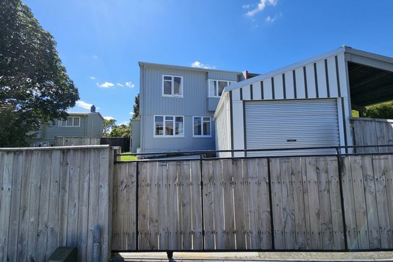 Photo of property in 10 Cook Street, Marfell, New Plymouth, 4310