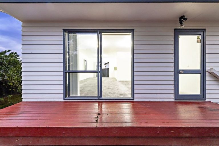 Photo of property in 28 Barneys Farm Road, Clendon Park, Auckland, 2103