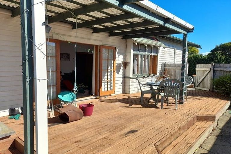 Photo of property in 42 Knowles Street, Terrace End, Palmerston North, 4410