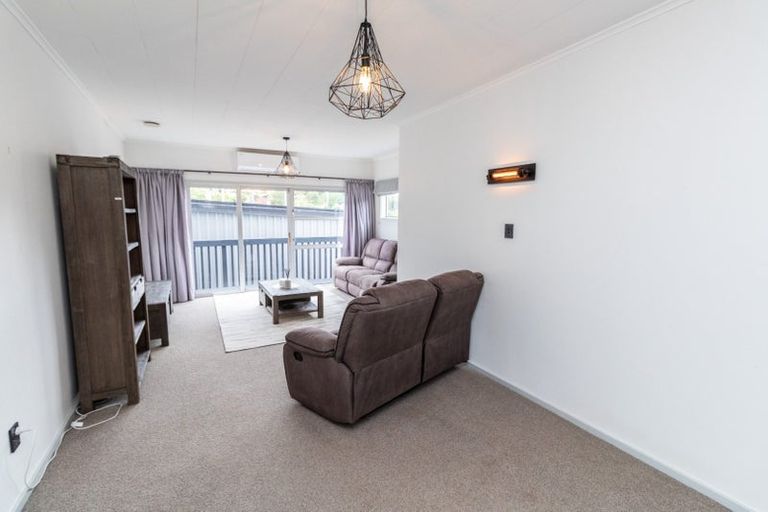 Photo of property in 30c Collins Avenue, Tawa, Wellington, 5028