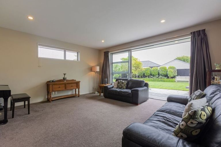 Photo of property in 6 Mappleton Avenue, Burnside, Christchurch, 8053