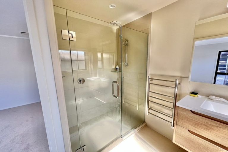 Photo of property in 31 John Downs Drive, Browns Bay, Auckland, 0630