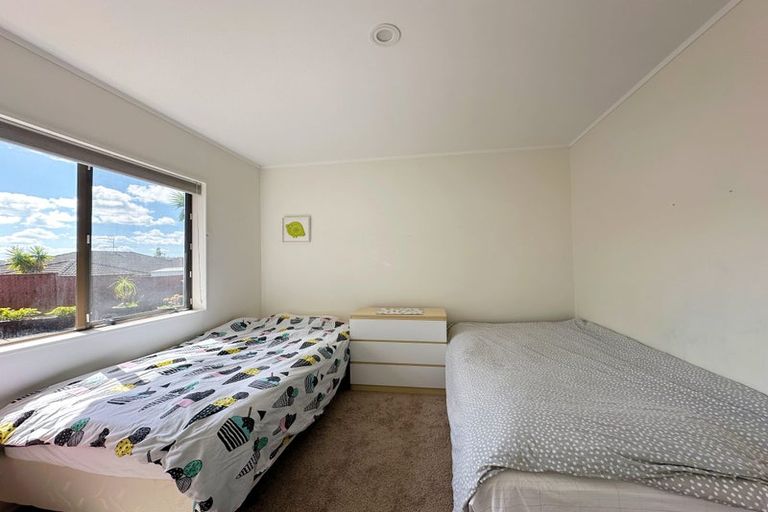 Photo of property in 12 Craigavon Drive, East Tamaki, Auckland, 2013