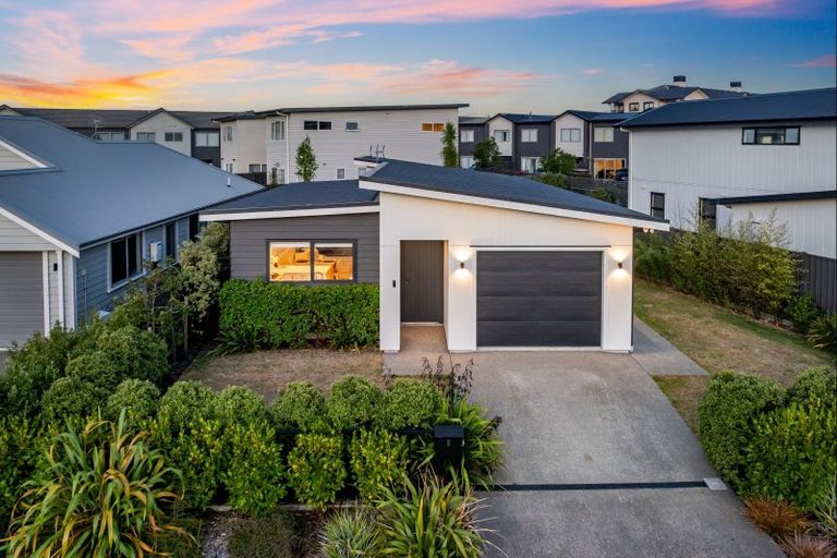 Photo of property in 6 Pateke Drive, Kenepuru, Porirua, 5022