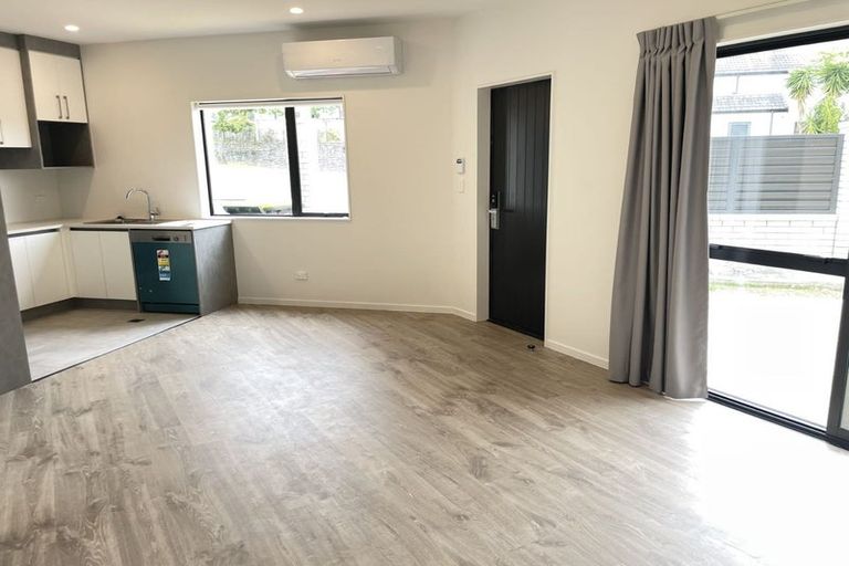 Photo of property in 2/44 Schnapper Rock Road, Schnapper Rock, Auckland, 0632