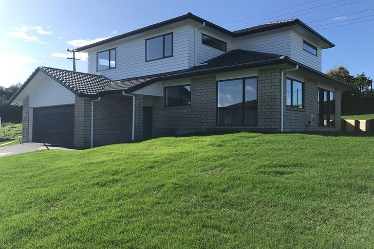 Photo of property in 2 Kahu Close, Orewa, 0931
