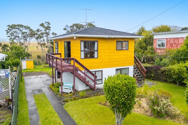 Photo of property in 60 Bays Road, Orere Point, Papakura, 2585