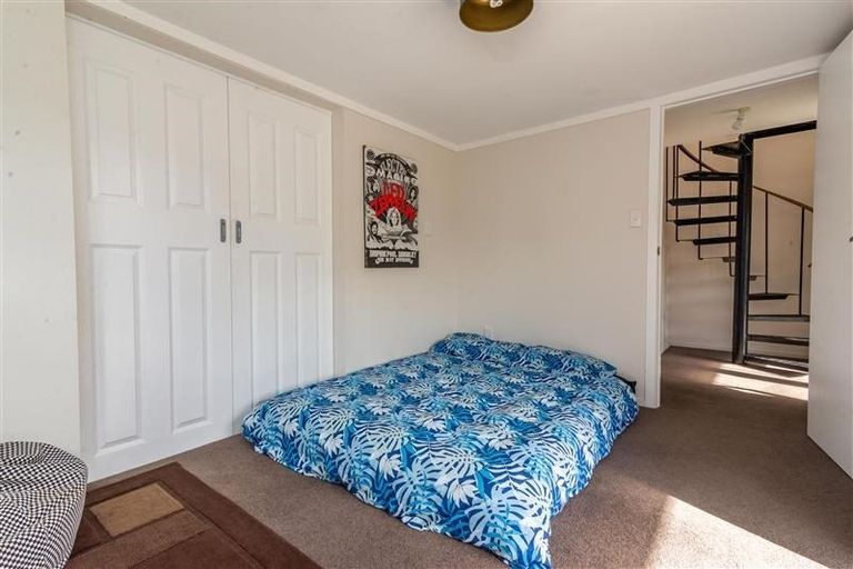 Photo of property in 8 Dorothy Road, Laingholm, Auckland, 0604