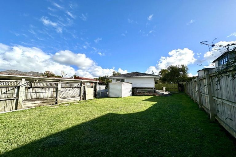 Photo of property in 6 Finlow Drive, Te Atatu South, Auckland, 0610