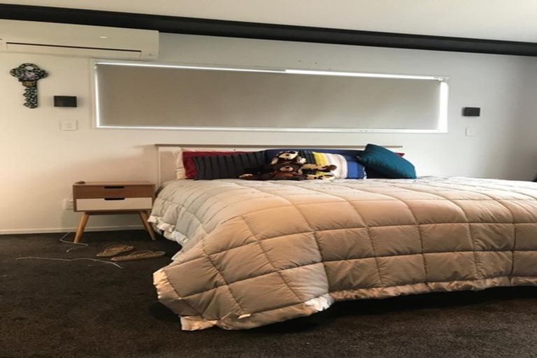 Photo of property in 37 Newington Road, Henderson, Auckland, 0612