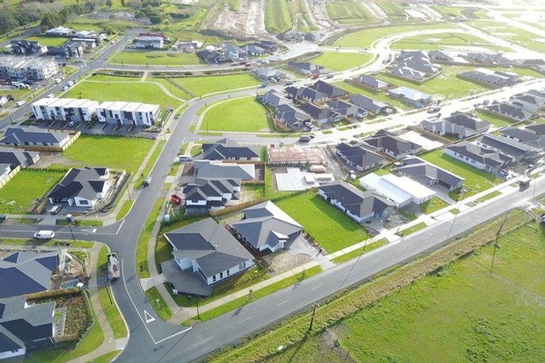 Photo of property in 53 Vinistra Road, Kumeu, 0810