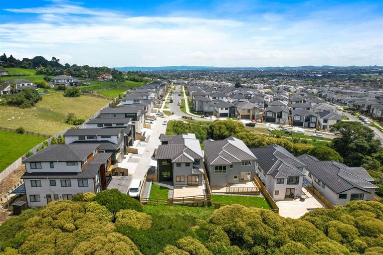 Photo of property in 1 Pae Lane, Flat Bush, Auckland, 2019