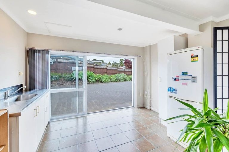 Photo of property in 141 Flanshaw Road, Te Atatu South, Auckland, 0610