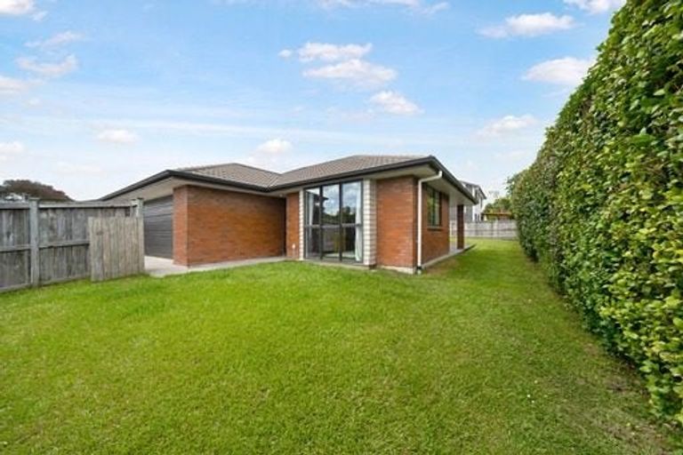 Photo of property in 2 Renata Crescent, Te Atatu Peninsula, Auckland, 0610