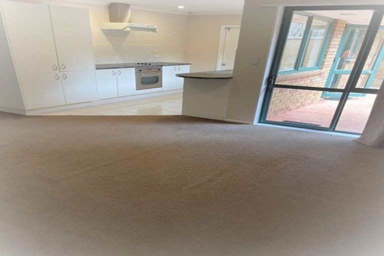 Photo of property in 31 Broadfield Street, Massey, Auckland, 0614