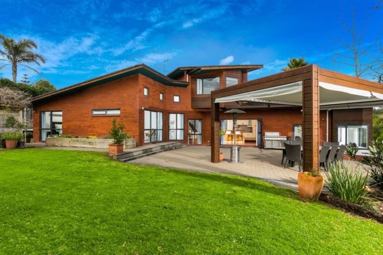 Photo of property in 28 Oakford Park Crescent, Greenhithe, Auckland, 0632