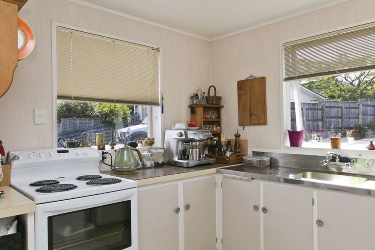 Photo of property in 17 Kinder Street, Acacia Bay, Taupo, 3330