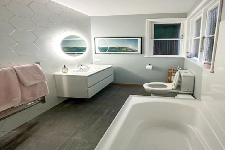 Photo of property in 73 Wyndham Road, Pinehaven, Upper Hutt, 5019