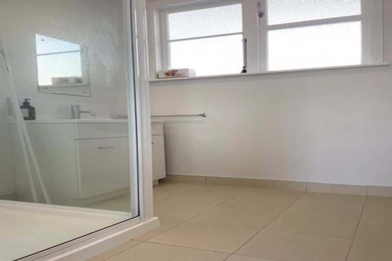 Photo of property in 6 Papawai Terrace, Mount Cook, Wellington, 6021