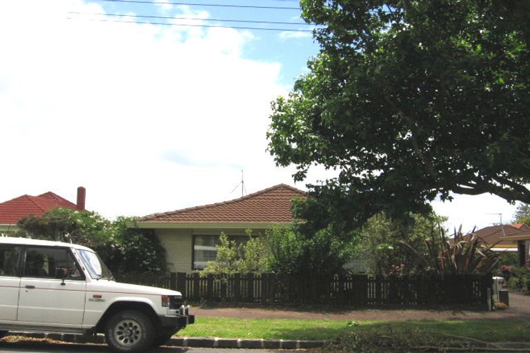 Photo of property in 38 Dignan Street, Point Chevalier, Auckland, 1022