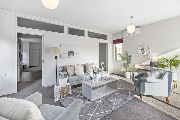 Photo of property in 19 Rarangi Way, Owhiro Bay, Wellington, 6023