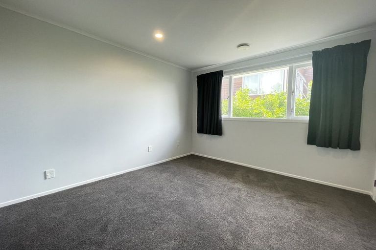 Photo of property in 4 Chapman Road, Te Atatu Peninsula, Auckland, 0610