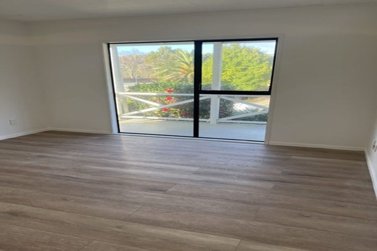 Photo of property in 13 Cottam Grove, Northcross, Auckland, 0632