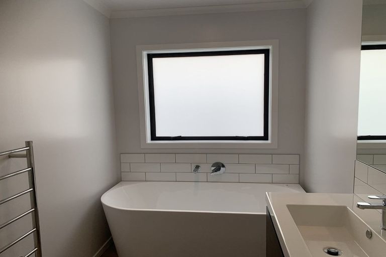 Photo of property in 4 Kingi Te Ahoaho Place, Otaki, 5512