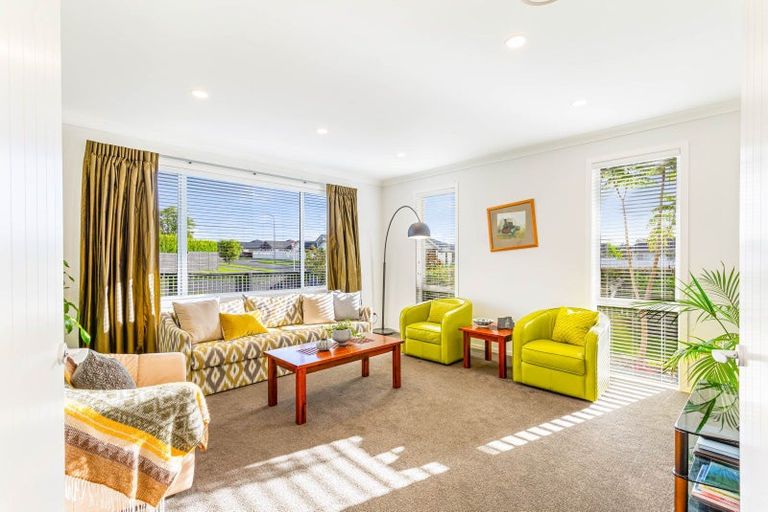 Photo of property in 26 Korako Drive, Kumeu, 0810