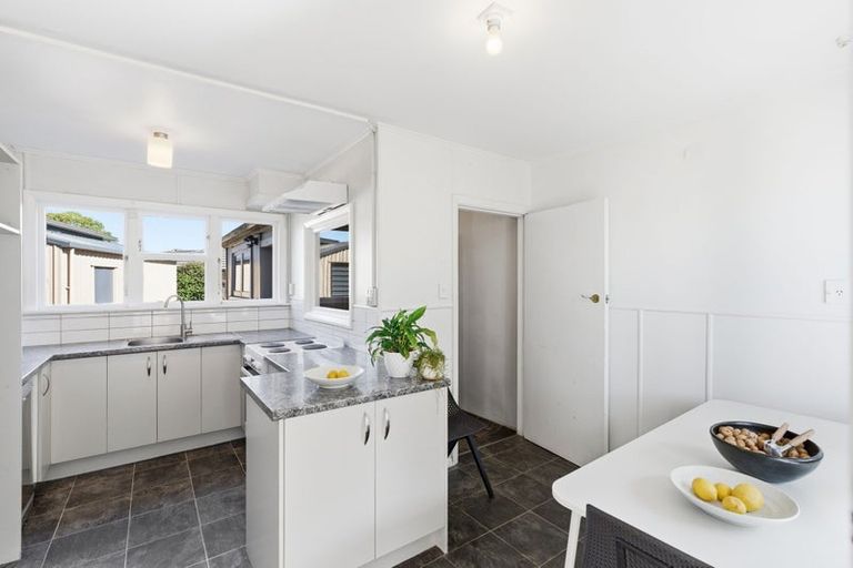 Photo of property in 23 Guildford Street, Burnside, Christchurch, 8053