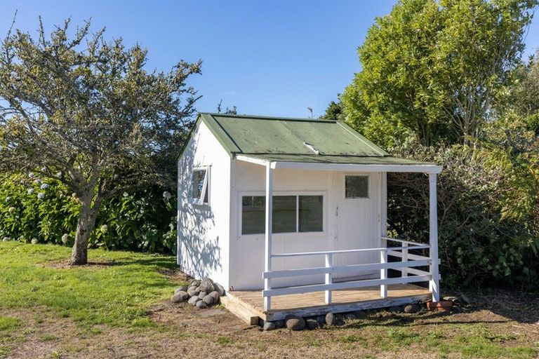 Photo of property in 46 Takiroa Street, Urenui, 4375