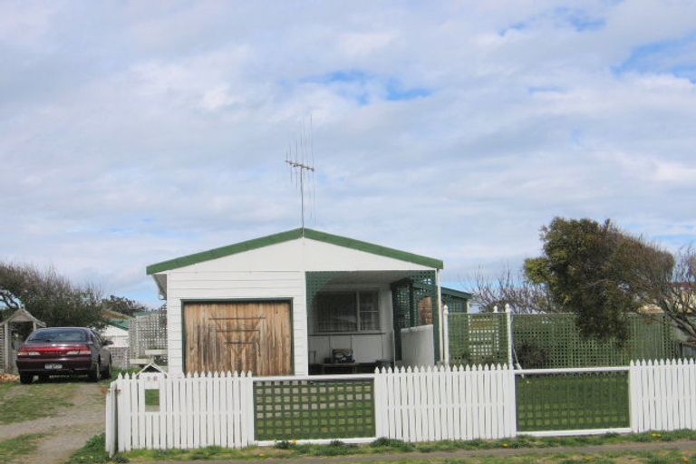 Photo of property in 18 Cousins Avenue East, Foxton Beach, Foxton, 4815