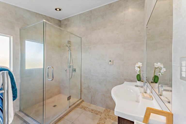 Photo of property in 154 Sandspit Road, Shelly Park, Auckland, 2014