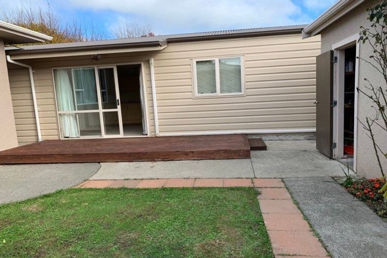 Photo of property in 86 Wikiriwhi Crescent, Awapuni, Palmerston North, 4412