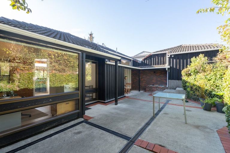 Photo of property in 37 Greyfriars Crescent, Tawa, Wellington, 5028