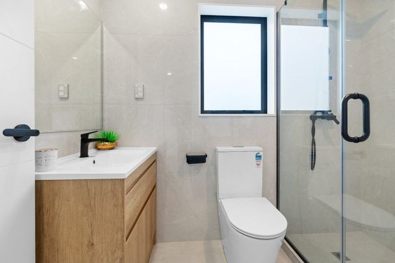 Photo of property in 8a Claridge Street, Glen Eden, Auckland, 0602