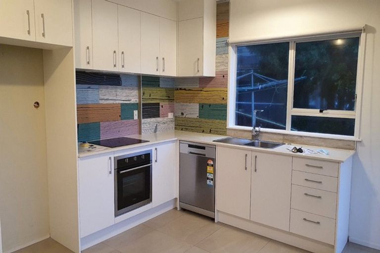 Photo of property in 36 Sunset Road, Unsworth Heights, Auckland, 0632